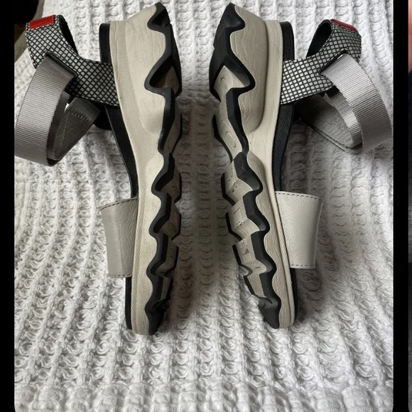 Sorel kinetic impact sandals size 9 - Picture 2 of 8